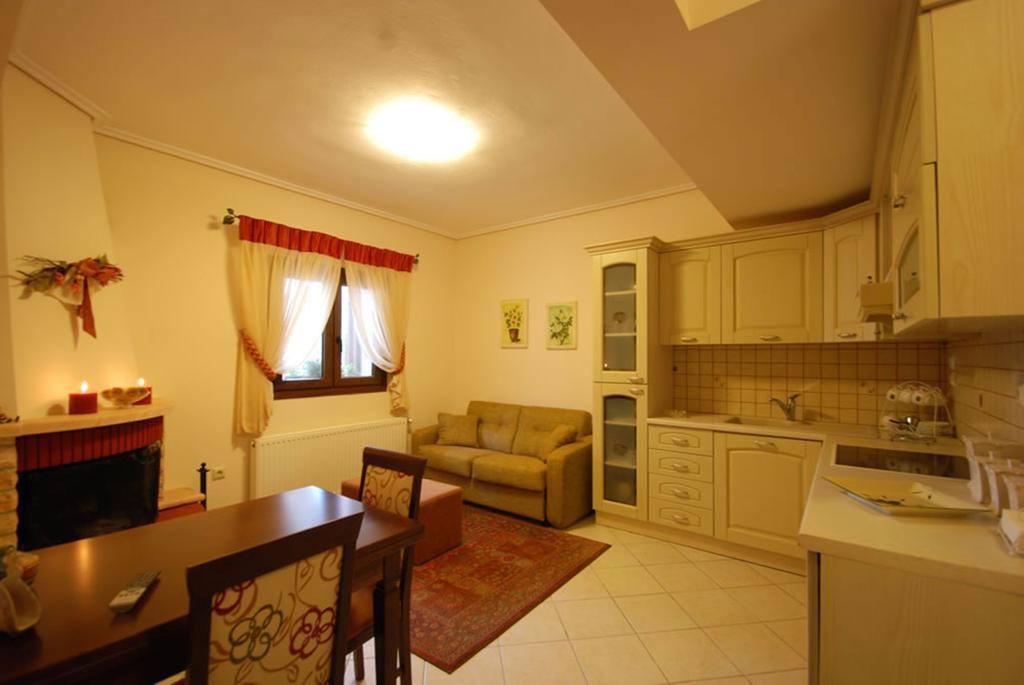 קרפניסיון Valentini Guesthouse חדר תמונה