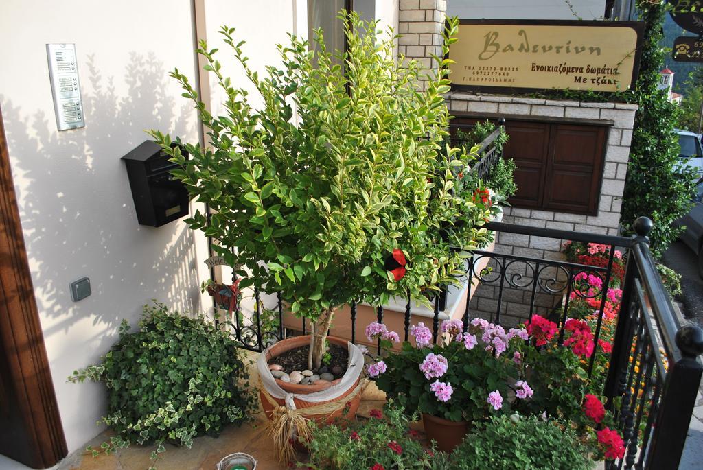 קרפניסיון Valentini Guesthouse מראה חיצוני תמונה