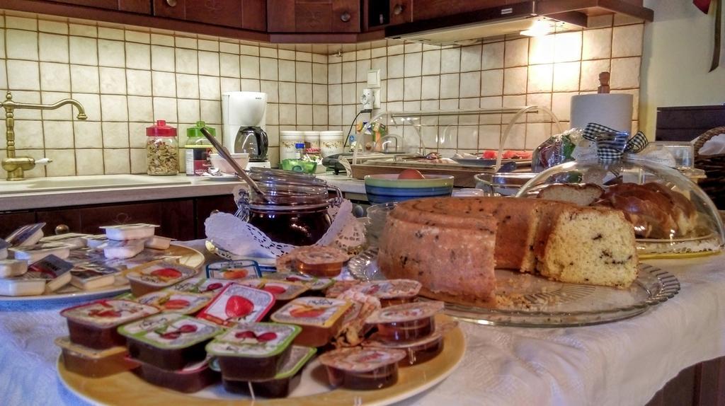 קרפניסיון Valentini Guesthouse מראה חיצוני תמונה